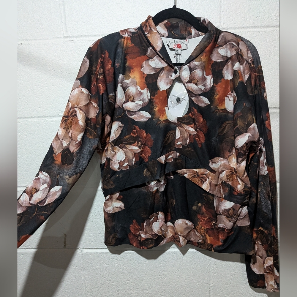NWT Floral Long Sleeve Keyhole Top